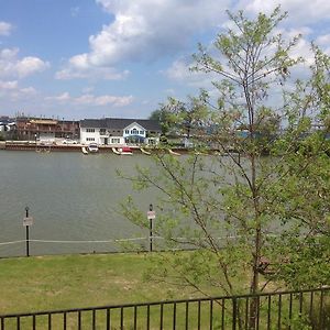 Edgewater Cottages